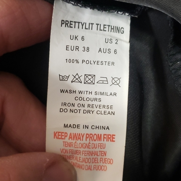 PrettyLittleThing black cargo detail joggers - Picture 10 of 10